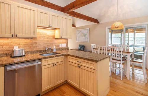 Katama House | Stylish and Chic Katama Summer Retreat