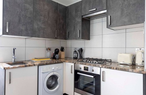 Bethnal Green Apartment | Stylish and Comfy 1-Bed, with Wi-Fi and workspace.