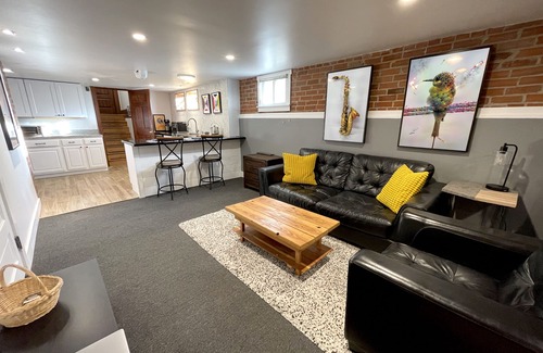 Speer House | Stylish and Comfortable Home in the heart of Denver