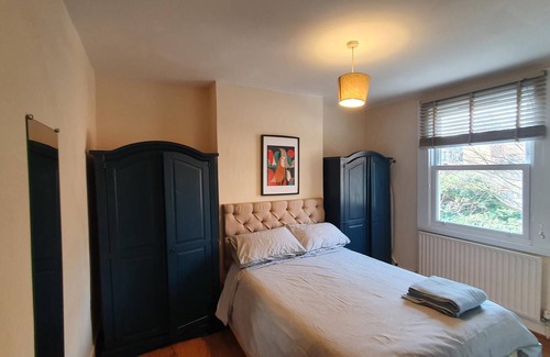 Cricklewood Apartment | Stylish and contemporary with apartment fast access to Central London