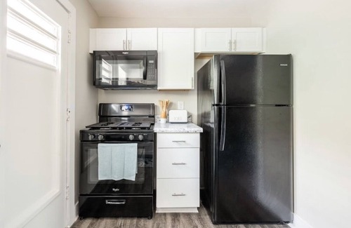 South Tuxedo Park Apartment | Stylish and Cozy 2 Bed/1.5 Bath Home