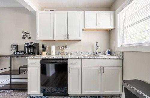 South Tuxedo Park Apartment | Stylish and Cozy 2 Bed/1.5 Bath Home
