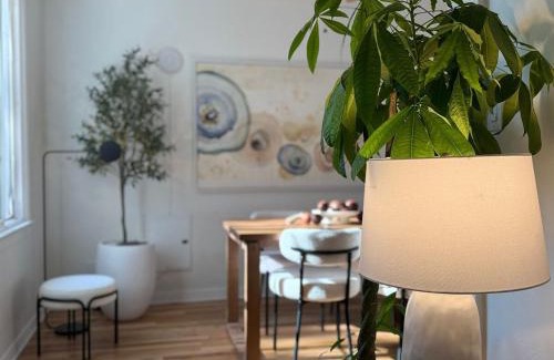 Los Angeles Apartment | Stylish and Cozy 2BR 1BA Getaway Near LAX - LMU - SoFi - Beaches