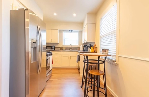 Irving House | Stylish and Cozy 4BR Home for Long-Term Stays!