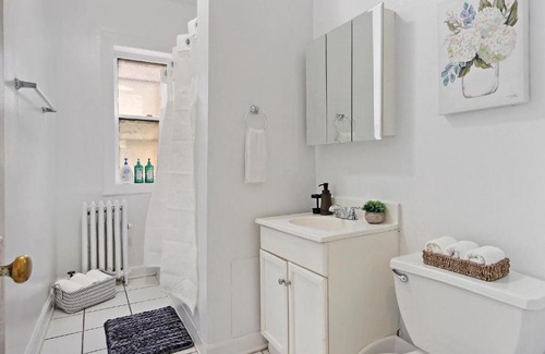 Boystown Apartment | Stylish and Expansive 2BR Apt with Balcony - Buckingham 3