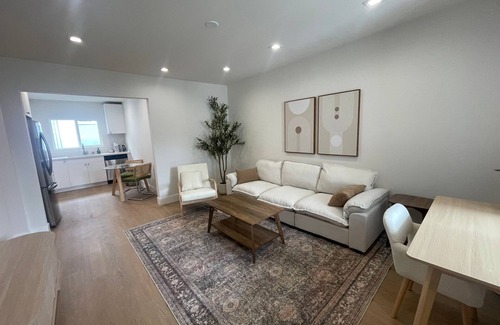 Westwood Apartment | Stylish and Modern 1BR/1BA in Westwood area with W/D in Bldg + Parking