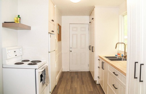 Victoria Beach Cabin | Stylish and private, recently renovated cabin, 17-minute walk from the beach!