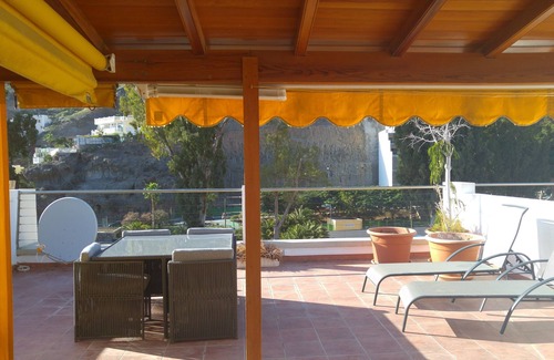 Lomo Quiebre Apartment | Stylish apartment & large private roof terrace, in the heart of Puerto de Mogan