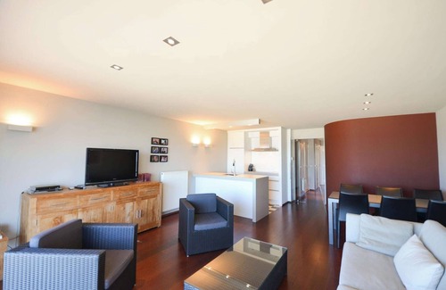 Oostduinkerke-Bad Apartment | Stylish apartment with balcony, sea views