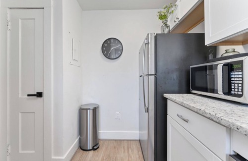 Old Town Fredericksburg Apartment | Stylish Apartment, Easy Walk to Train Station