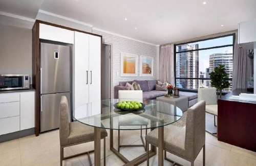 Sandown Apartment | Stylish Apartment at the Heart of Sandton, Unit 910, Masingita Towers
