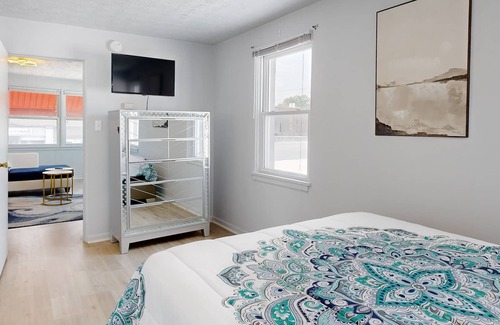 Mishawaka Apartment | Stylish apartment close to universities, dining, and attractions