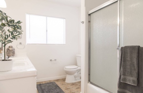 Downtown House | Stylish Apartment Downtown Glendale - Access to LA