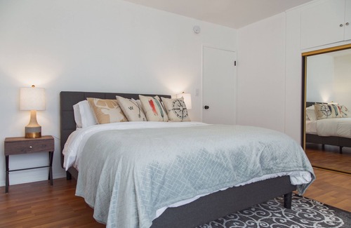 Downtown House | Stylish Apartment Downtown Glendale - Access to LA