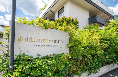Lana Apartment | Stylish Apartment “Goldfinger Unique Suite” with Mountain View and Pool