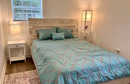 Hickory House | Stylish apartment in central location
