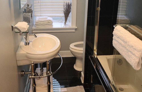 South Philadelphia Apartment | Stylish Apartment - Relaxing & Enjoyable, Grays Ferry South Philly