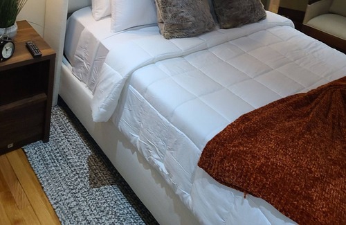 South Philadelphia Apartment | Stylish Apartment - Relaxing & Enjoyable, Grays Ferry South Philly