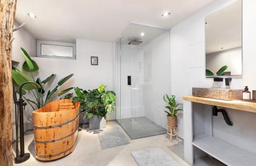 Weissensee Apartment | Stylish Apartment With Home Cinema, 2-min Tram