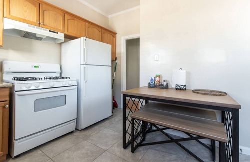 South Arroyo Apartment | Stylish Apt close to Old Town and Rose Bowl