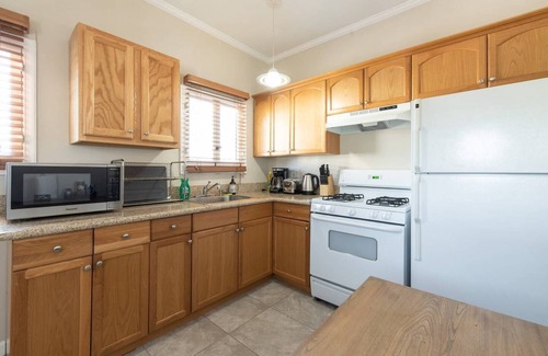 South Arroyo Apartment | Stylish Apt close to Old Town and Rose Bowl