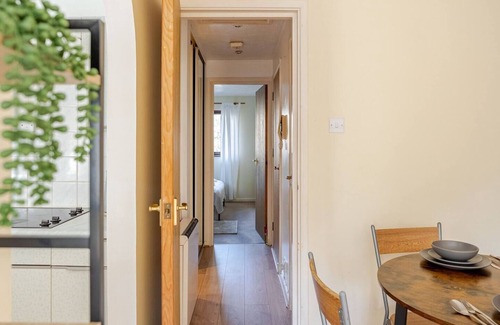 Island Gardens Apartment | Stylish Apt in Canary Wharf - Perfect For Business