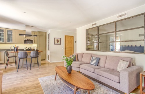 Cannes Old Town Apartment | Stylish Apt in charming le Suquet/Cannes-Steps from beaches, old port & Palais