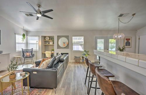 Greenacres House | Stylish Bakersfield Getaway with Pool Table!