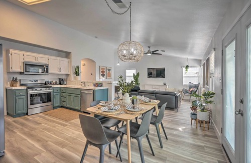 Greenacres House | Stylish Bakersfield Getaway with Pool Table!