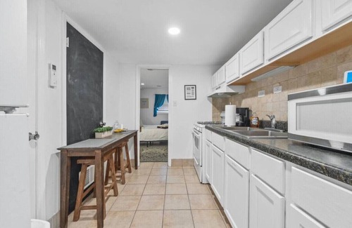 Stone Mountain Condo | Stylish Basement APT 8 min from stone mountain