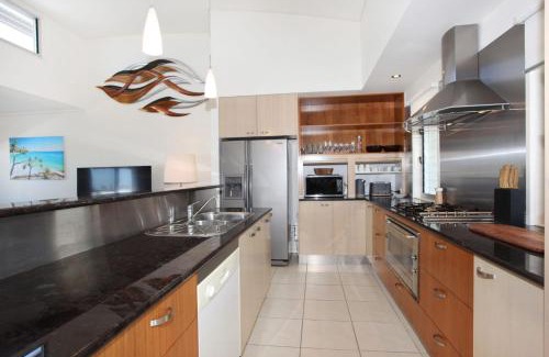Coolum Beach Apartment | Stylish Beachside Holiday Penthouse