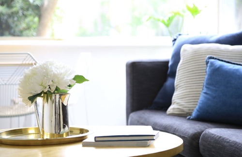 St Kilda West Apartment | Stylish Boutique Stay, meters from beach, restaurants, parks and tram
