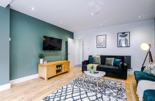 Harrogate City Centre Apartment | Stylish Boutique Flat in Harrogate - Sleeps 16