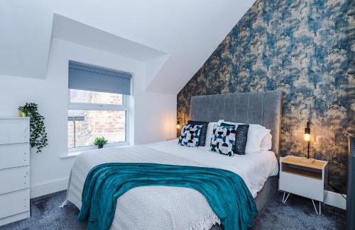 Harrogate City Centre Apartment | Stylish Boutique Flat in Harrogate - Sleeps 16