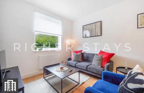 Island Gardens Apartment | Stylish Canary Wharf Apt, Corporates and Tourists