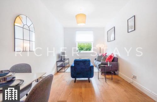 Island Gardens Apartment | Stylish Canary Wharf Apt, Corporates and Tourists