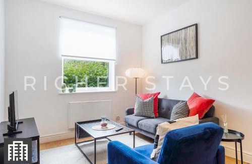 Island Gardens Apartment | Stylish Canary Wharf Apt, Corporates and Tourists