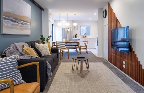 Christchurch City Centre House | Stylish Central City townhouse Next to Little High