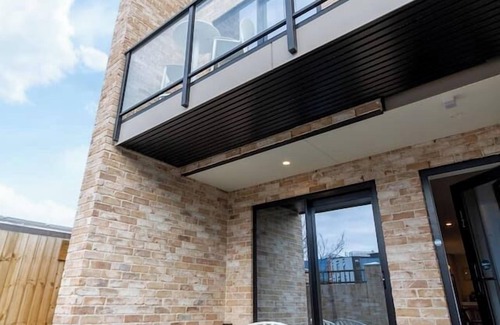 Christchurch City Centre House | Stylish Central City townhouse Next to Little High
