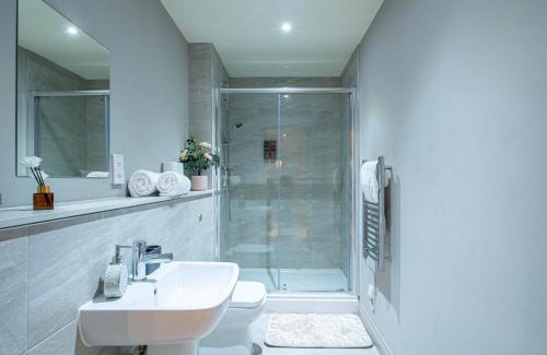 Leeds City Center Apartment | Stylish Central Leeds Apartment with Free Parking