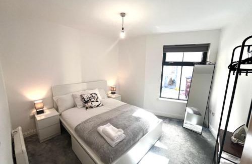 Castlefield Apartment | Stylish Central Stay! Park and Walk Anywhere