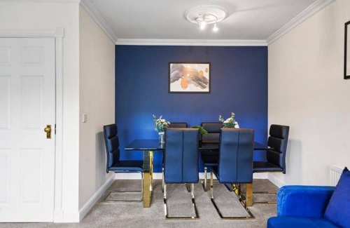 York House | Stylish Central York House Sleeps 10 - Parking
