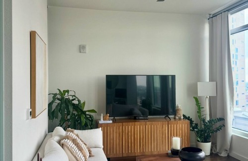 Cityplace Condo | Stylish, centrally-located condo in Uptown/West Village with high-end amenities!