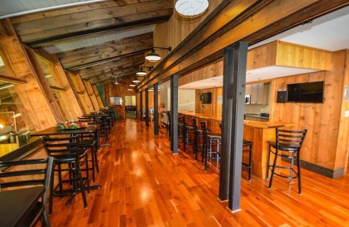 Wilmington House | Stylish Chimney Hill Home - Close to Mt. Snow!