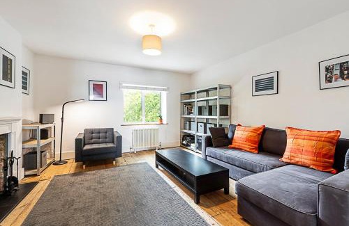 Chiswick Apartment | Stylish Chiswick Apartment with a Private Terrace