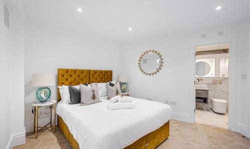 Turnham Green Apartment | Stylish Chiswick Flat with AC and Private Balcony