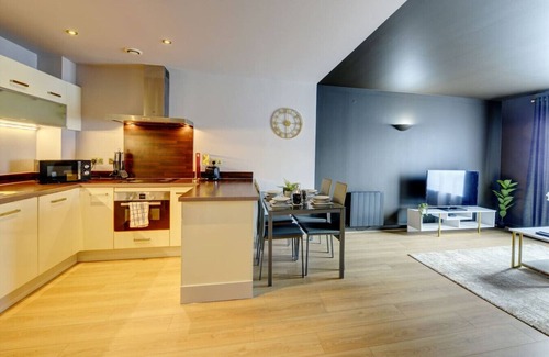 Northampton Apartment | Stylish City Centre Apartment FreeParking Wifi