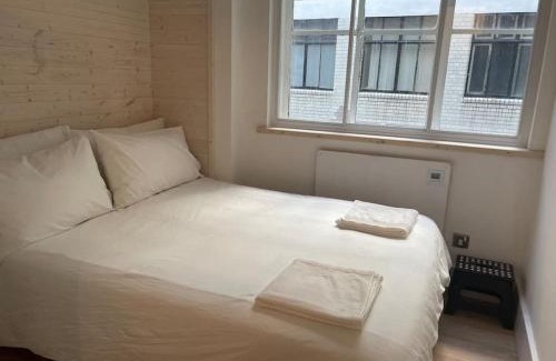 Liverpool City Centre Apartment | Stylish city-centre apartment with balcony