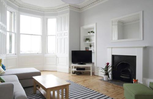 Merchiston Apartment | Stylish City Centre Apartments - D Terrace Residence