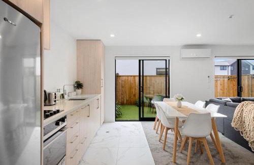 Edgeware Apartment | Stylish City Fringe 2 Bedroom House